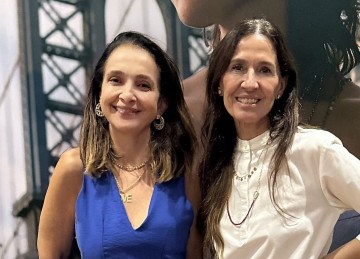 Junia Machado com Flora Gil, que participa da campanha da coleção de joias Love -  (crédito: Christofer Carvalho/Divulgação)