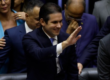  Hugo Motta acena na abertura solene do ano legislativo de 2025, em fevereiro ado -  (crédito:  Pedro Ladeira/Folhapress)