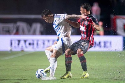 O Cruzeiro visitou o Vitória no Barradão, nesta quinta-feira (12), e não saiu do zero nesta 12ª rodada do Campeonato Brasileiro. A forte chuva em Salvador atrapalhou o andamento do jogo, que teve pouca qualidade técnica devido ao gramado encharcado. Veja como o Jogada10 avaliou o desempenho dos cruzeirenses. - Foto: Celo Gil -  (crédito: Celo Gil)