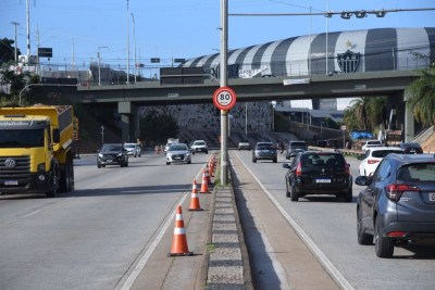 Velocidade máxima na Via Expressa será reduzida para 60 km/h a partir desta terça-feira (17/6) em um trecho de cerca de 5 km -  (crédito: Gladyston Rodrigues/EM/D.A Press)
