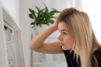 O número de clínicas que oferecem o transplante capilar aumentou, mas é preciso estar alerta para os riscos de procedimentos realizados por profissionais não qualificados -  (crédito: Freepik)