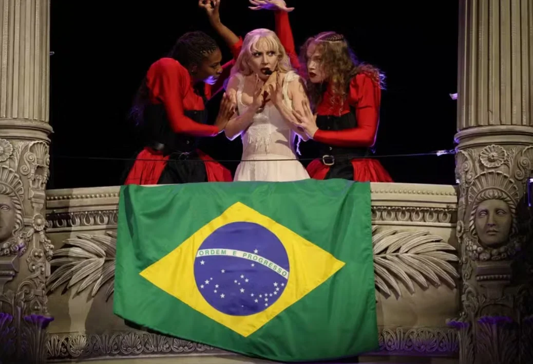 O show de Lady Gaga na praia de Copacabana, no dia 03/05, foi registrado oficialmente no Livros dos Recordes, o Guinness Book. 
 -  (crédito: Divulgação/Kevin Mazur/WireImage for Live Nation)
