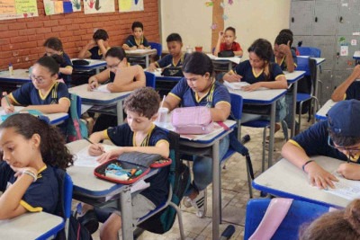 Publicação orienta escolas sobre acolhimento, registro e encaminhamento de casos, reforçando a rede de proteção de crianças e adolescentes -  (crédito: SEE-MG / Divulgação)