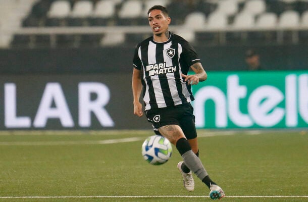 VITOR HUGO - Entrou no lugar do lesionado Rubens aos 32 minutos da etapa final. Fez um papel correto na marcação, evitando investidas do desesperado Internacional. NOTA 6,0. Foto: Pedro Souza / Atlético