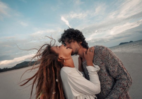 4 simpatias para trazer o amor de volta nesta sexta-feira 13