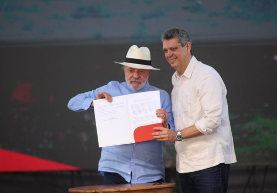 Ministro manda Zema lavar a boca com água sanitária antes de falar de Lula