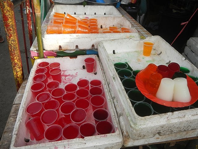 Existem diferenças entre a gelatina encontrada em supermercados e aquelas vendidas em casas de suplemento. Afinal, a segunda contém colágeno em sua forma pura, enquanto a primeira tem uma menor quantidade da substância.