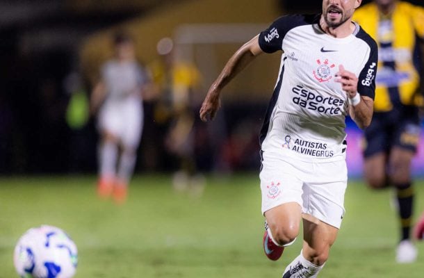 HÉCTOR HERNÁNDEZ -  Foi combativo nos duelos aéreos, mas mostrou pouca inspiração com a bola no chão. Teve atuação discreta e com baixa influência ofensiva. NOTA 5,0. Foto: Rodrigo Coca/Agência Corinthians