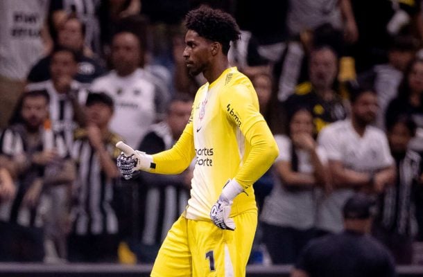 HUGO SOUZA - Responsável por uma defesa crucial no início da etapa final, mostrou segurança nas intervenções e boa leitura de jogo ao usar os pés para sair jogando. No gol sofrido, nada pôde fazer. NOTA 7,0. Foto: Rodrigo Coca/Agência Corinthians