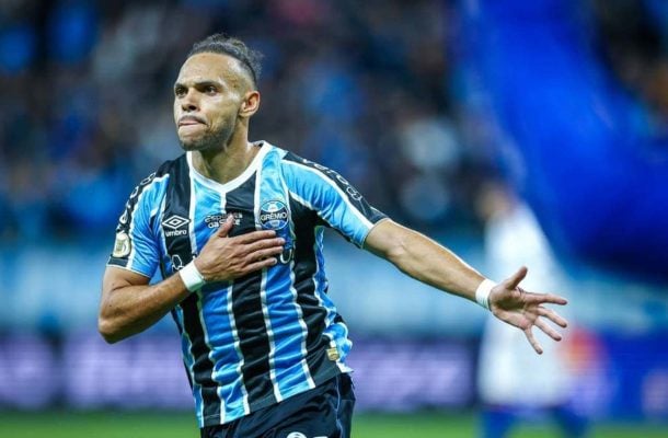 BRAITHWAITE - Mostrou qualidade ao dominar, driblar e marcar o gol com frieza. Porém, após o lance decisivo, pouco participou e foi neutralizado com facilidade. NOTA 6,5. Lucas Uebel/ Grêmio