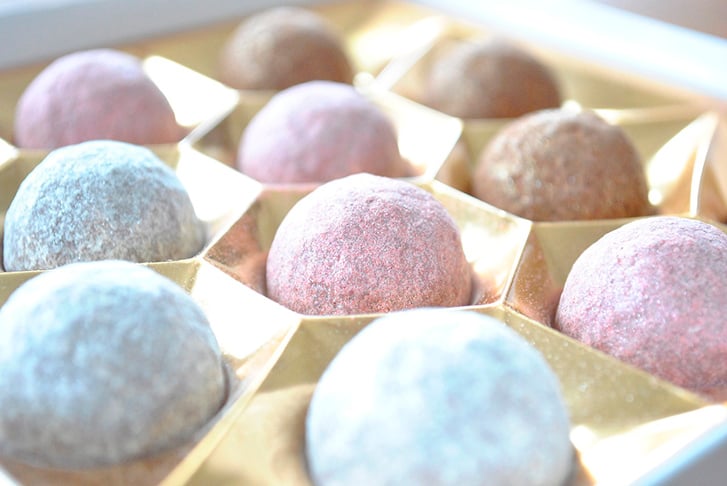 No White Day, também é comum que os homens deem chocolate de presente para colegas de trabalho.  Neste caso, trata-se do giri-choco, diferente do chamado honmei-choco, reservado para situações de envolvimento amoroso. 