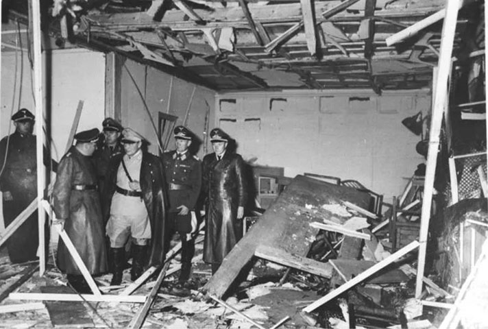 A Toca do Lobo foi o quartel-general de Hitler, em uma floresta na Polônia. O local foi onde o líder nazista liderou o terceiro Reich por quase três anos e traçou diversos planos para a Segunda Guerra Mundial 