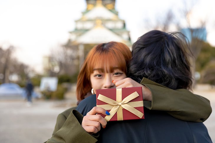 É muito comum, no 14 de fevereiro, as mulheres presentearem os homens com chocolate. E eles retribuem no 14 de março. 