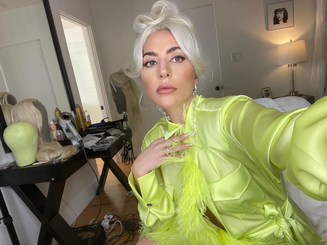 Em 2013, Gaga lançou seu terceiro álbum de estúdio, “Artpop”. Após o álbum, ela decidiu dar início a uma mudança de imagem em sua carreira musical e visual.
