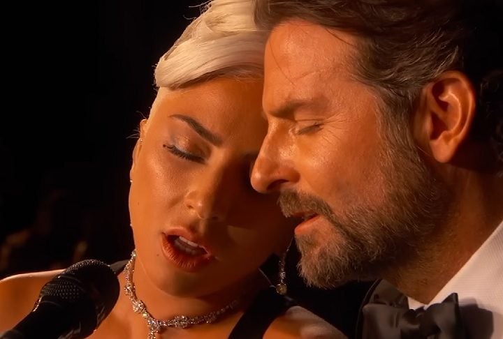 Contudo, foi em â??Nasce Uma Estrelaâ? (2018) que Lady Gaga se consagrou, protagonizando ao lado do tambÃ©m diretor Bradley Cooper o romance de muito sucesso, que lhe rendeu indicaÃ§Ã£o ao Oscar de Melhor atriz. Mas foi a estatueta de Melhor CanÃ§Ã£o Original, Shallow, que a artista levou para casa.

