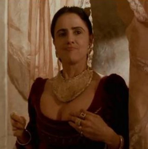 No cinema, um dos marcos de sua carreira foi a interpretação da personagem-título no filme "Carlota Joaquina: Princesa do Brasil" (1995).
