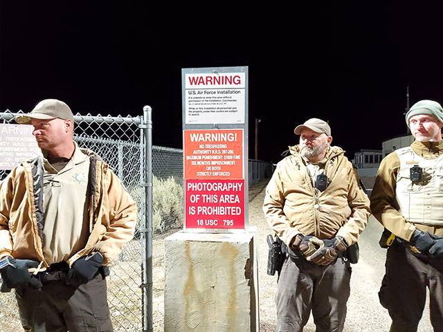 A ‘Área 51’ é um dos nomes atribuídos à zona militar restrita no deserto de Nevada, nos Estados Unidos. A região possui tanta discrição que o governo dos EUA reconheceu sua existência apenas em 1994 e, mesmo assim, sem muito detalhamento 