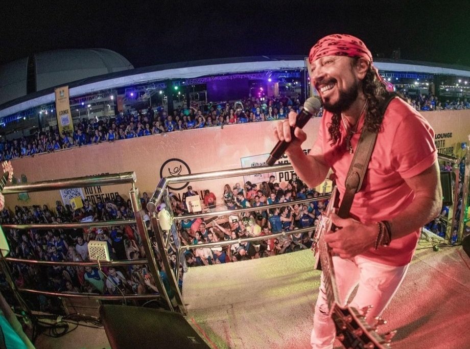 Com agenda de shows aos 72 anos, Bell Marques revela como consegue manter o pique