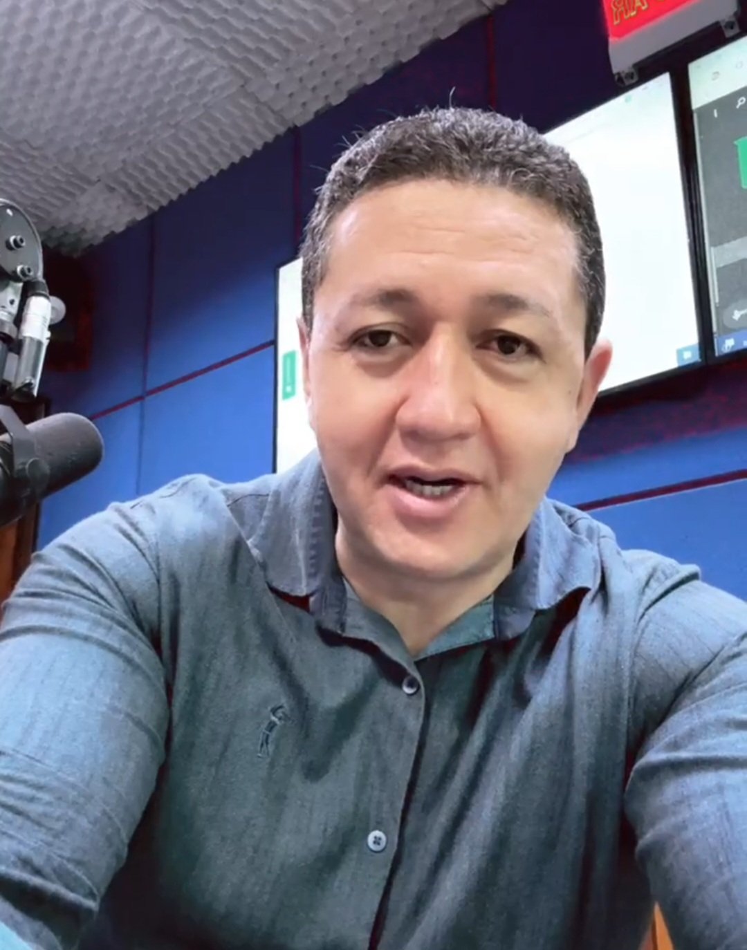 O prefeito Glêdson Bezerra, do partido Podemos, reagiu dizendo que houve um problema no fornecimento de carne para a escola, mas que está sendo resolvido. 