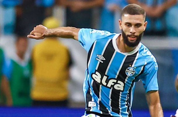 WAGNER LEONARDO - Começou o jogo com dificuldades para se posicionar. Perdeu uma grande oportunidade de marcar no segundo tempo, quando chutou em cima do goleiro adversário dentro da pequena área. NOTA 6,0. Lucas Uebel/ Grêmio