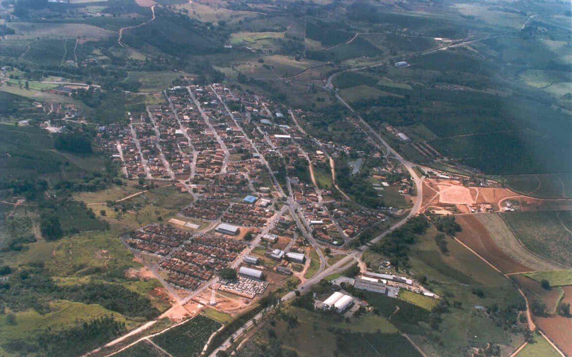 Santo Antônio do Jardim (SP)
Cidade paulista com cerca de 6 mil habitantes, situada na divisa com Minas. Vive principalmente da agricultura e cultiva a devoção ao seu padroeiro com festas tradicionais.
