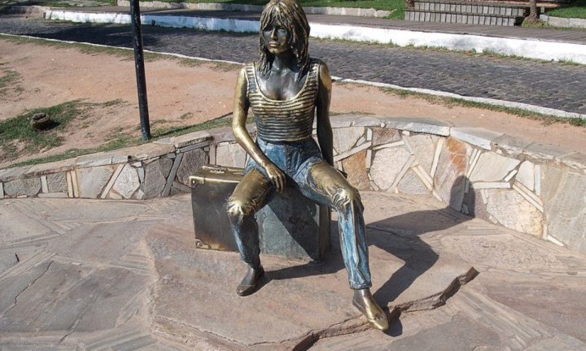 Por que Búzios tem uma estátua de Brigitte Bardot? - flickr/Cesar Cardoso