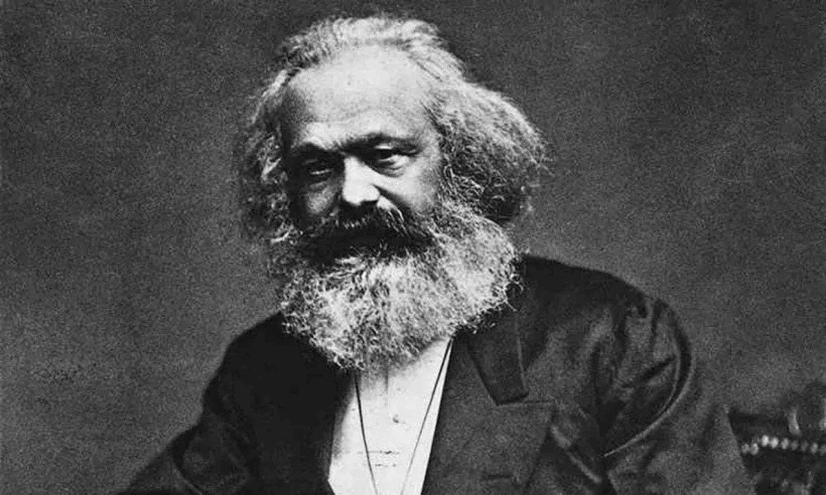 Para Marx, os objetos têm um valor de uso — tipo uma cadeira serve pra sentar, um pão serve pra comer e um celular serve pra ignorar pessoas ao seu redor - (crédito: John Jabez Edwin Mayall)) Para Marx, os objetos têm um valor de uso — tipo uma cadeira serve pra sentar, um pão serve pra comer e um celular serve pra ignorar pessoas ao seu redor - (crédito: John Jabez Edwin Mayall))