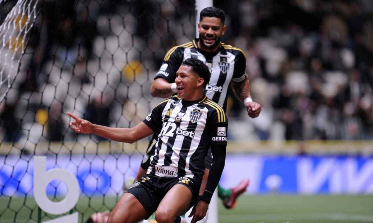 Rony tem se mostrado eficiente com a camisa alvinegra, além de raçudo, enquanto Hulk segue como principal jogador do Galo - (crédito: Alexandre Guzanshe/EM/D.A. Press) Rony tem se mostrado eficiente com a camisa alvinegra, além de raçudo, enquanto Hulk segue como principal jogador do Galo - (crédito: Alexandre Guzanshe/EM/D.A. Press)