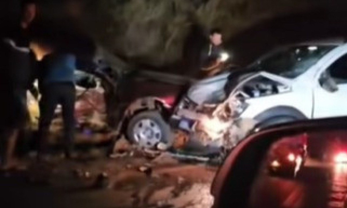 Batida frontal matou duas pessoas na rodovia estadual MGC-122 -  (crédito: Facebook/Reprodução)