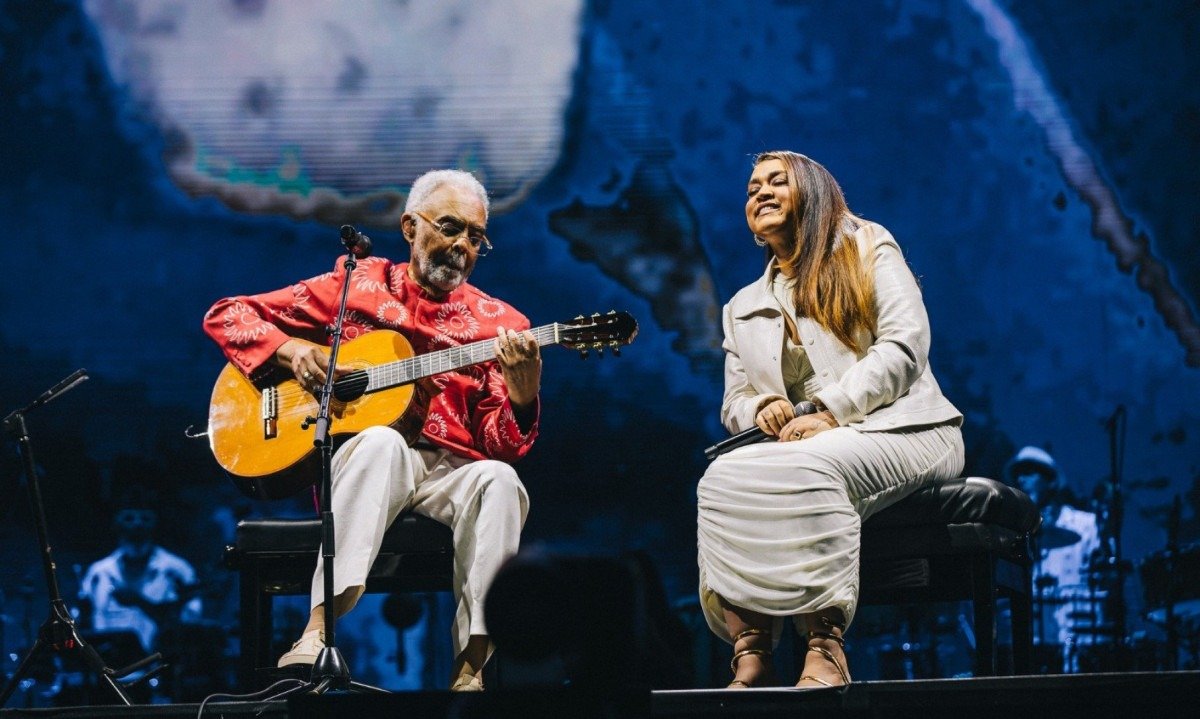 Preta Gil se apresentou ao lado de Gilberto Gil no dia 26 de abril, em S&atilde;o Paulo, como parte da turn&ecirc; &quot;Tempo rei&quot;, e cantou &quot;Dr&atilde;o&quot; com o pai. -  (crédito: Pridiabr/Divulga&ccedil;&atilde;o)