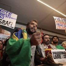 Deportado, Thiago Ávila desembarca em SP e pede boicote a Israel - Paulo Pinto/Agência Brasil