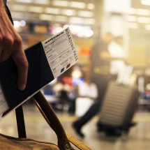 Empresa faz promoção que oferece até um ano de passagens grátis e R$ 10 mil