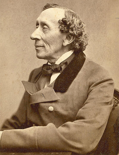 Nascido em 1805, Hans Christian Andersen morreu aos 70 anos, deixando contos que se eternizaram na cultura com alcance internacional, como "O Patinho Feio", "O Soldadinho de Chumbo" e "A Polegarzinha".