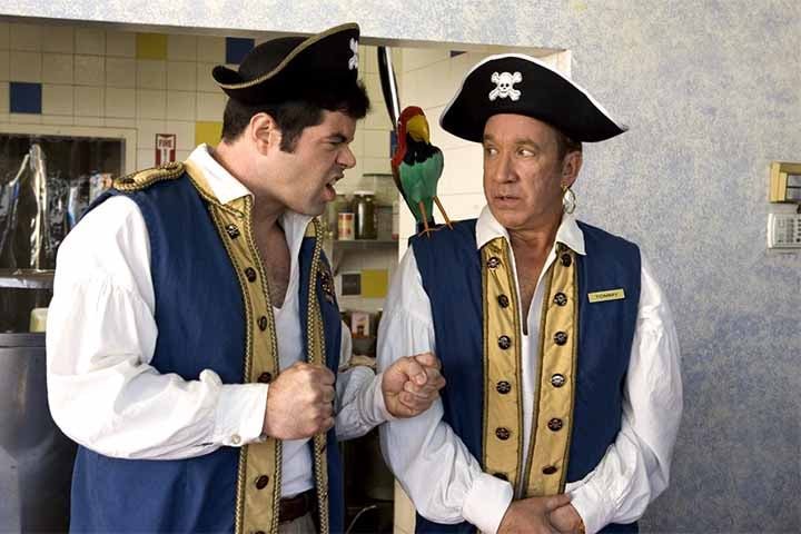 Tim Allen estrelou diversos outros filmes em sua carreira, como “Heróis Fora de Órbita” (1999), “Soltando os Cachorros” (2006) e “Enlouquecendo com a Liberdade” (2010).
