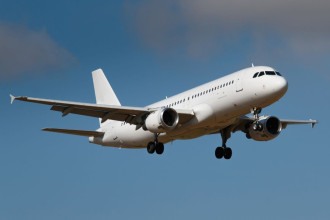 Assento mais seguro do avião: existe algum que pode salvar sua vida?