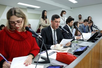 Oposição a Zema obstrui PEC que acaba com referendo da venda de estatais