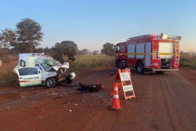 Batida entre ambulância e carreta matou três pessoas e deixou dois feridos -  (crédito: CBMMG)