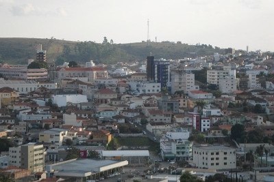 Um caso inusitado envolvendo uma granja intrigou moradores do distrito de Morro de Ferro, em Oliveira, Minas Gerais, em setembro de 2023. O FLIPAR mostrou e republica para quem não viu.   -  (crédito: Fexacara/Wikimedia Commons)