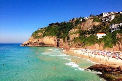 Uma pesquisa chamada "Raio-X dos Resíduos na Costa Brasileira" apontou quais são as praias com maior presença de microplásticos do Brasil. -  (crédito: wikimedia commons VinnyWiki)