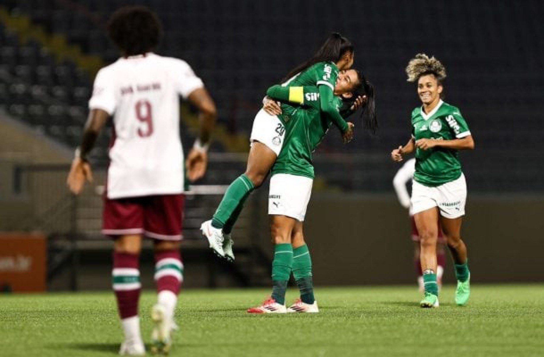 Em jogo de seis gols, Palmeiras vence Fluminense de virada no Brasileirão Feminino