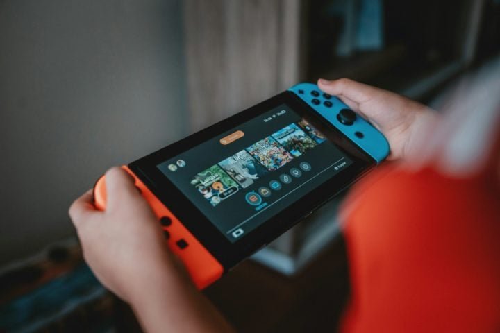 O amor do jovem por games era tão grande que sua mãe precisou limitar o tempo que ele jogava quando tinha por volta de oito anos.-Alvaro Reyes Unsplash
