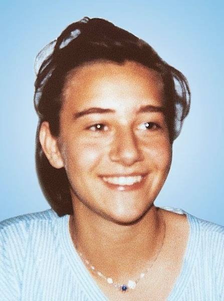 Aos 9 anos, participou de um encontro cristão, onde conheceu e passou a seguir os ensinamentos de Jesus. Aos 17 anos, ela foi diagnosticada com um tumor ósseo, mas decidiu recusar morfina para oferecer suas dores como um sacrifício a Deus. -reprodução/facebook