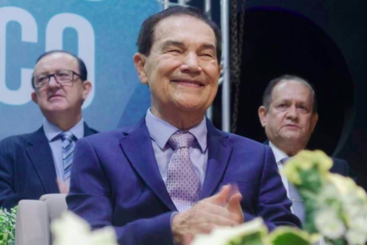 Chamado de "embaixador da paz", Divaldo realizou mais de 20 mil palestras em 71 países e mais de 2.500 cidades.
