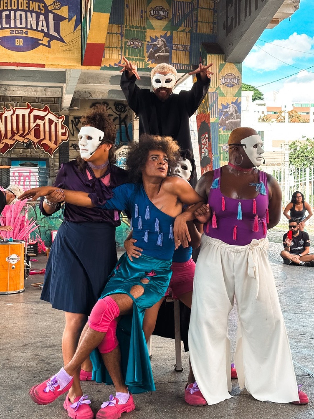 O elenco reúne artistas de diversas áreas e experiências, como Bramma Bremmer, Cláudio Dias, Eli Nunes, Igui Leal, Nickary Aycker e Will Soares