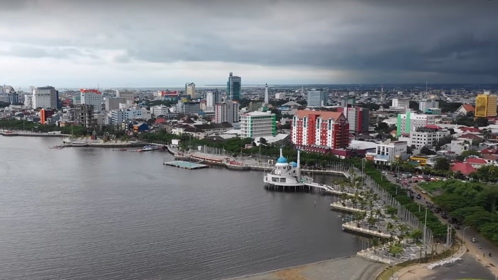Makassar (Indonésia) - Capital de Sulawesi do Sul com mais de 1,4 milhão de habitantes. Uma comunidade católica local o tem como padroeiro, mantendo viva sua devoção mesmo em país de maioria muçulmana.
