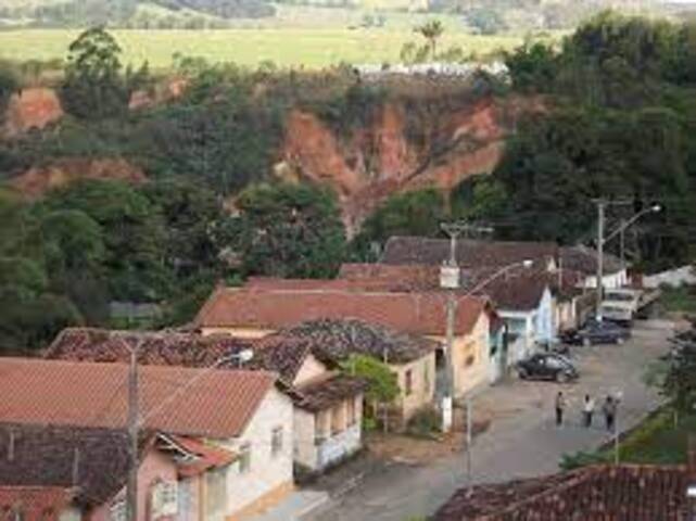 "Gerou uma repercussão muito grande aqui em Morro de Ferro, principalmente nas redes sociais, onde pessoas até duvidavam, acharam que era um balão branco, que o Júlio tinha enchido e colocado entre os ovos normais. Mas pessoas próximas ao Júlio conferiram e viram que é real", afirmou.