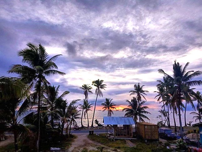 Tuvalu - País da Polinésia com nove ilhas e atóis. Com o aquecimento global, pode sumir,. Pesquisas já o apontaram como o país menos visitado do mundo. Tem belas paisagens, eios aquáticos e atividades culturais. 