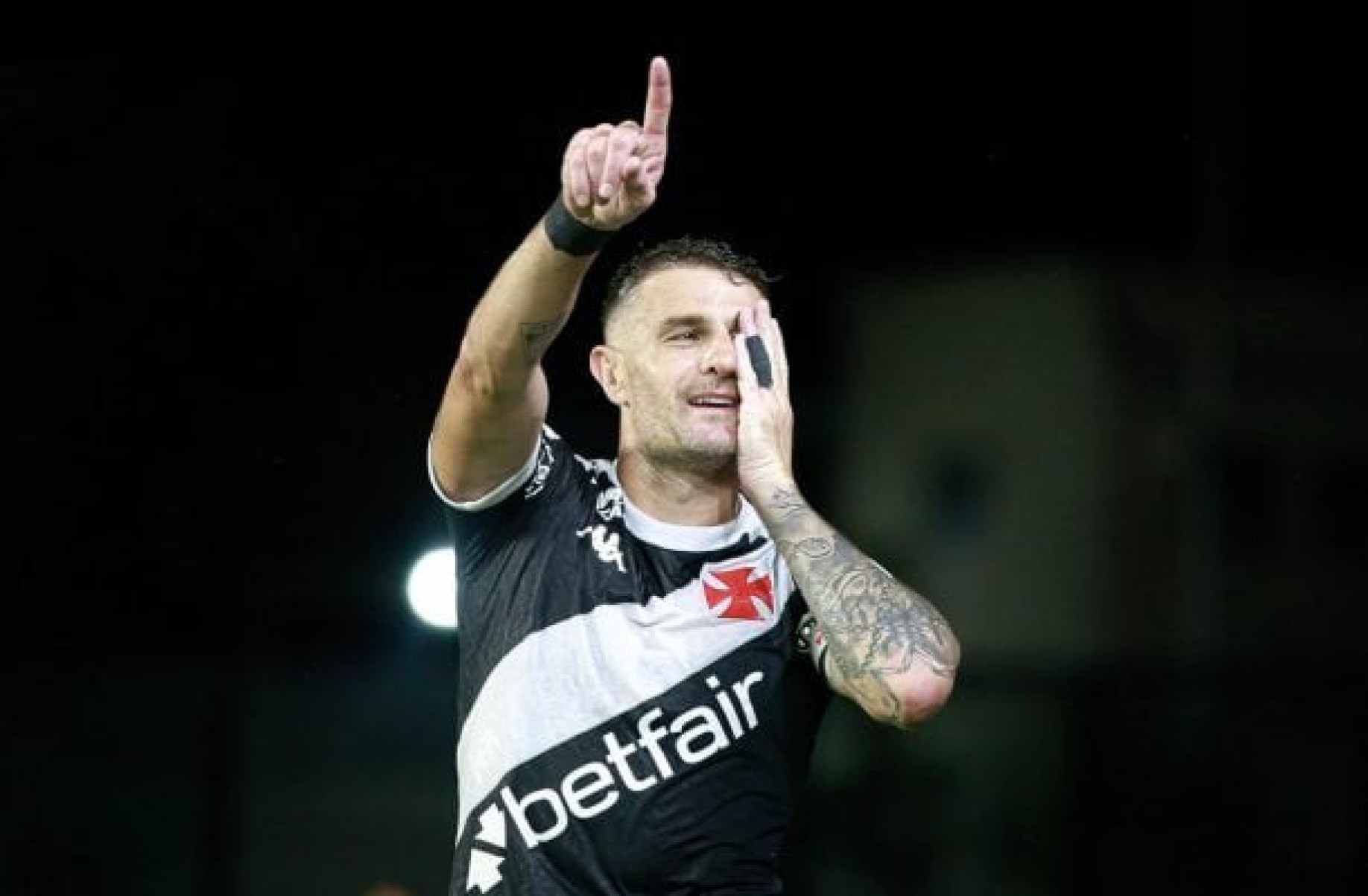 Vegetti se torna terceiro maior artilheiro do Vasco no século 21