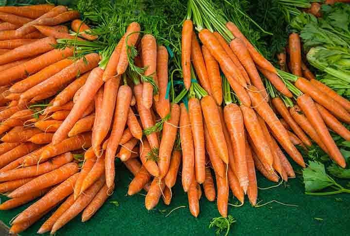 Rica em vitamina A, melhora a saúde ocular e a pele. Suas fibras auxiliam na digestão.
