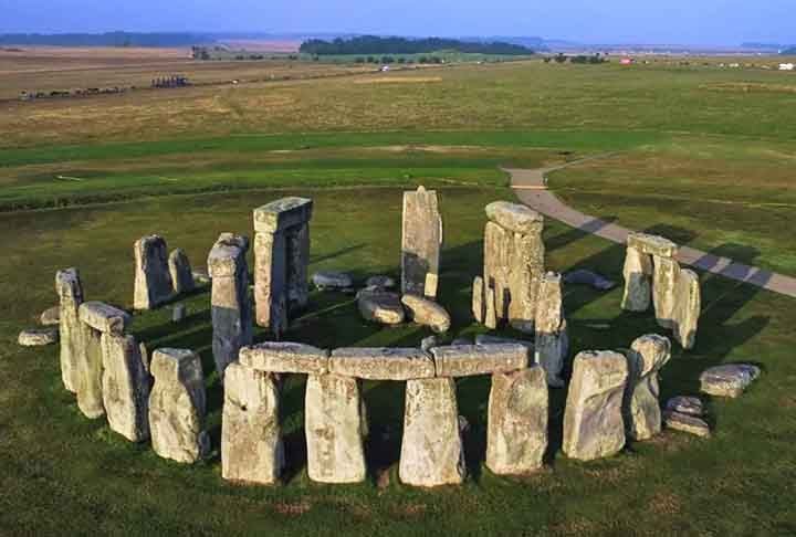 Stonehenge é um dos monumentos pré-históricos mais famosos do mundo, localizado na planície de Salisbury, no sul da Inglaterra.- Divulgação
